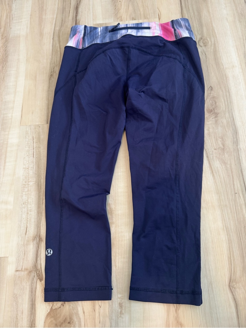 Women’s Lululemon Navy Capri Leggings - 6